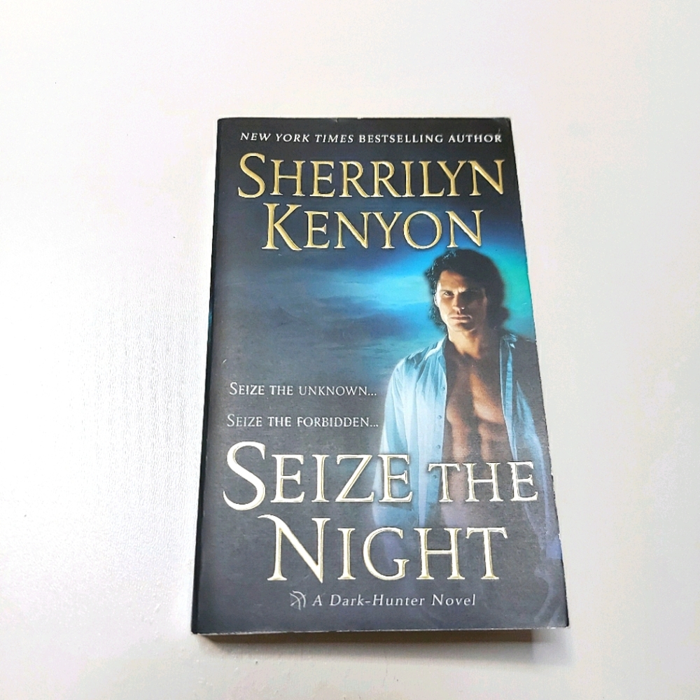 Free When You Spend $50 Sherrilyn Kenyon - Seize The Night 🌙